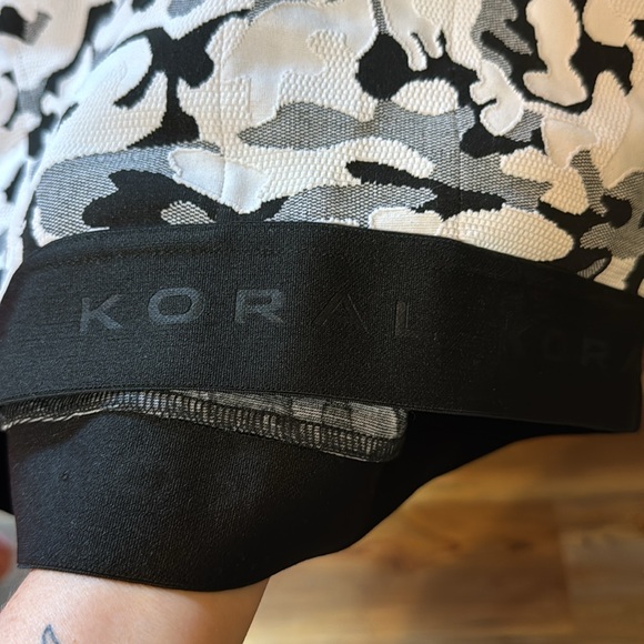 Koral Black and White Camo Sweatshirt Hoodie XS - Picture 4 of 7
